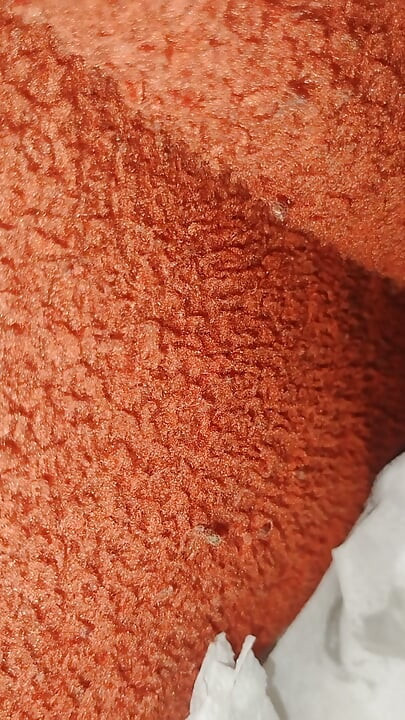 กูเสิร์ฟน้ําแตกบนกระดาษทิชชู