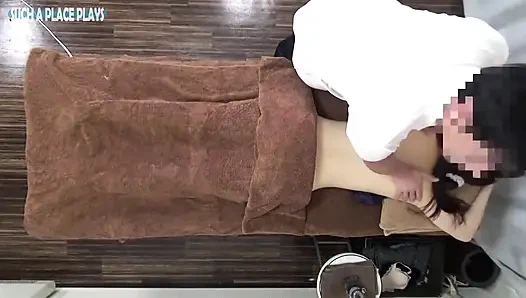 Sansürsüz çiğ dölleme, güzel ve zarif bir ofis hanımı geri dönüyor, ateşli yağa ve karşı konulmaz kokusuna çekiliyor