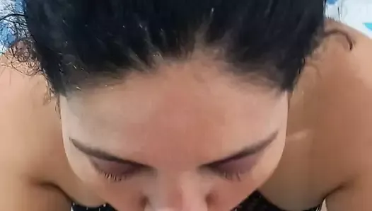 Delicious knee blowjob