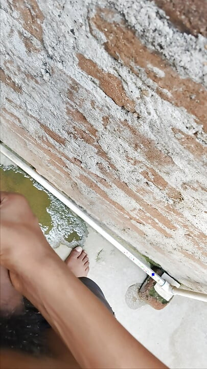 I Masterbate While Seeing My Hot Stepmom In Bathroom While She Is Bathing.