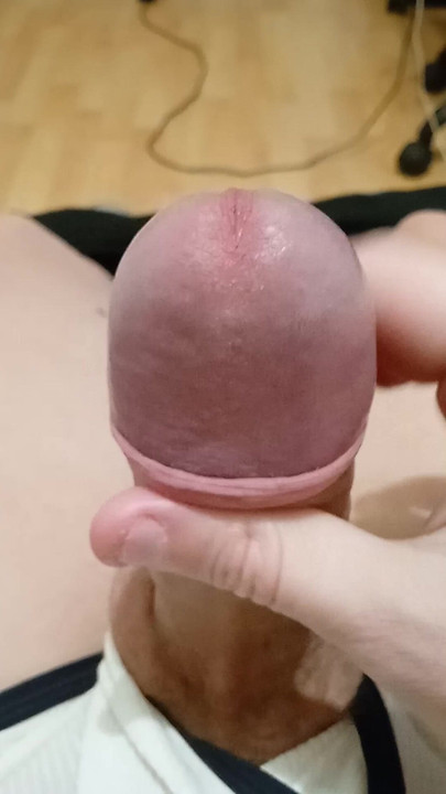 Pria muda itu mendapat penis, dia mulai masturbasi #4