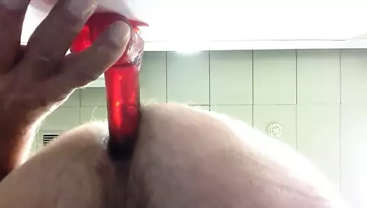 Meto o vibrador no cu
