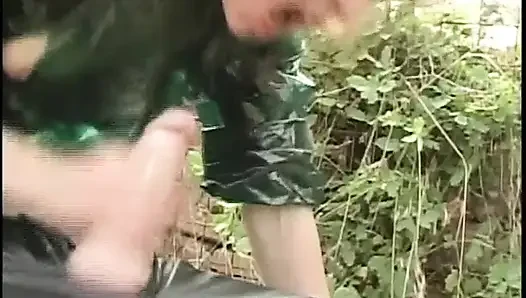 Fetişli ve seksi iç çamaşırlı kirli köle kafeste sikiliyor