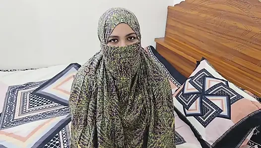 Aku mergokin istri tuannya lagi sendirian dan ngentot dia habis-habisan. bagian 01