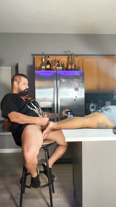Oil Latina Feet and Cumshot