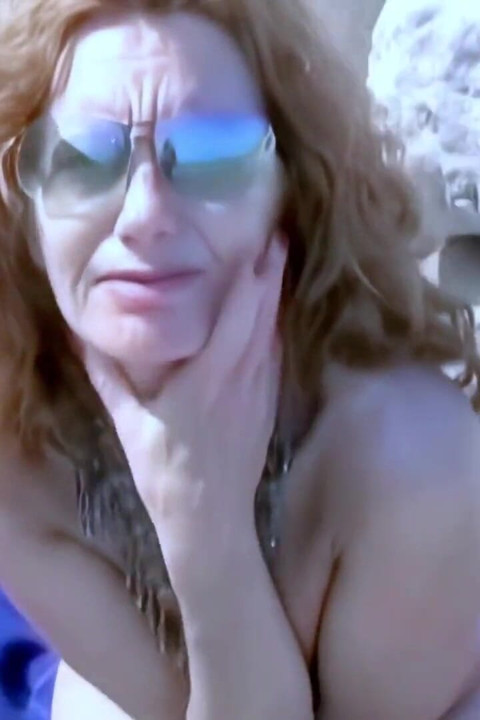 Ann-lorca: hermosa pelirroja española milf Ann Lorca follada en la playa