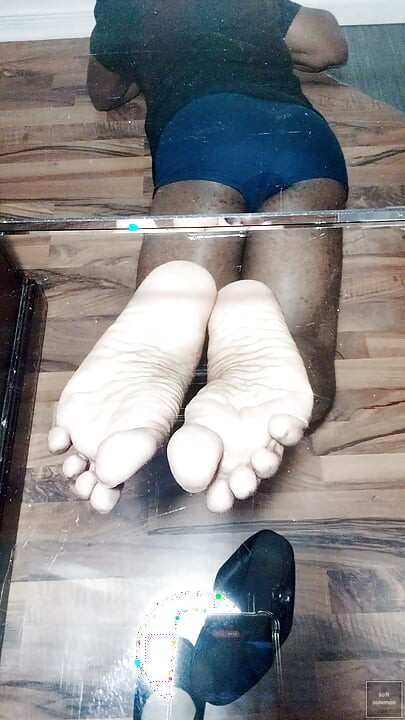 Display my soles in 'The Pose' (2026)