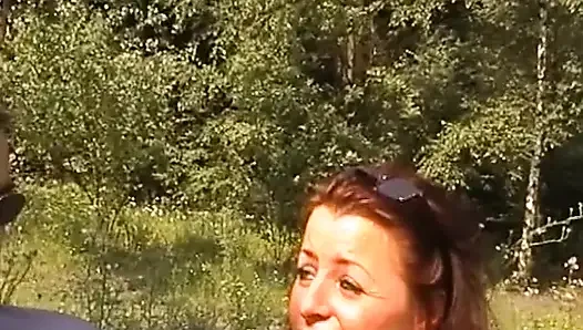 Amateur teen musste reiten und schwanz in der Öffentlichkeit lutschen