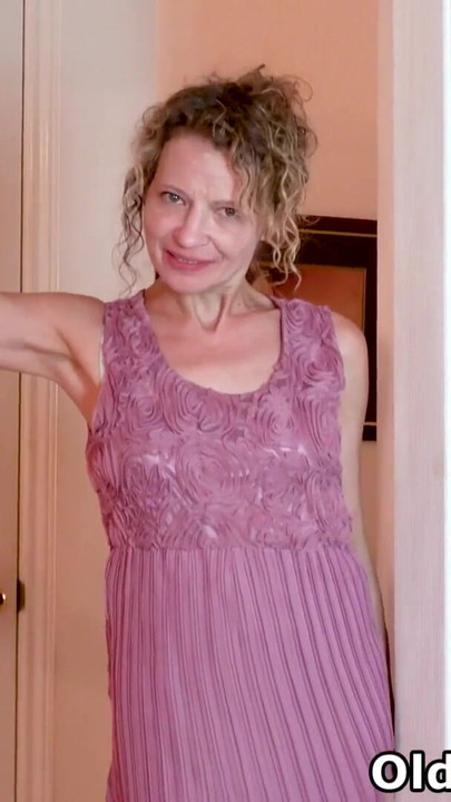 Moment spectaculaire de « Douces MILF matures et gilfs dans le désir »
