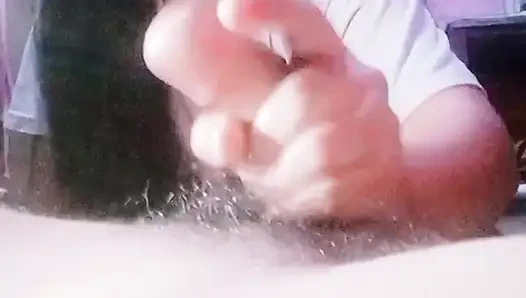 Meine stiefschwester bleibt in meinem zimmer und massiert meinen schwanz nach dem fitnessstudio - ayesha sy