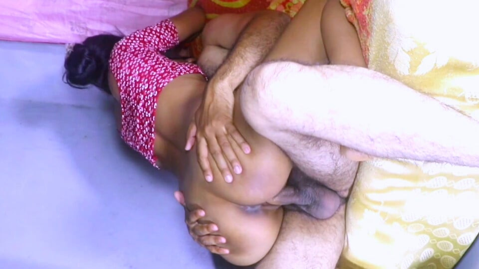 Very horny bhabhi jumping on delivery boy's dick.18+ hot bhabhi DOGGY style. Padhos ki seema bhabhi