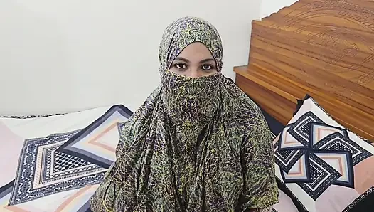 Aku mergokin istri tuannya lagi sendirian dan ngentot dia habis-habisan. bagian 01