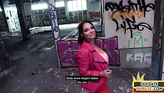 Stockinged curvy slut gives bj before plowed at sexdate