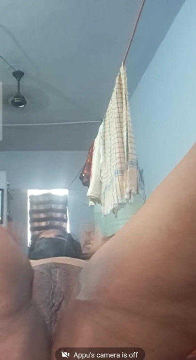 Tamil aunty fingering and urine passing | Clip 1