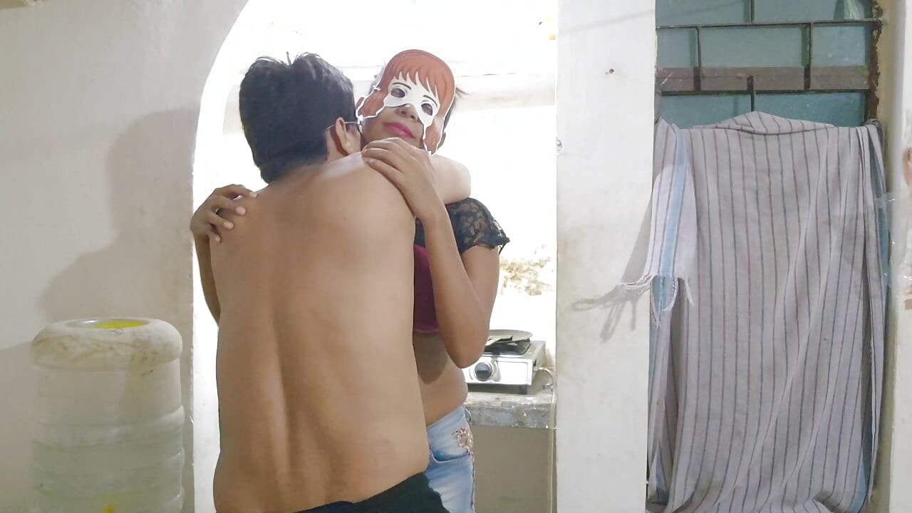 Desi girl maid ko kichen me sex kiya