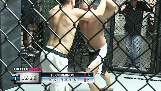 Блондинка с большой задницей любит трахать ее победительницу коробки с задницей и киской