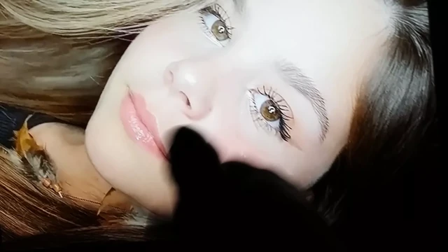Melando a carinha gostosa da Laura