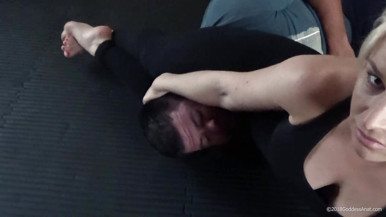St. Louis Knockout! Goddess Dominates and Frank Snores