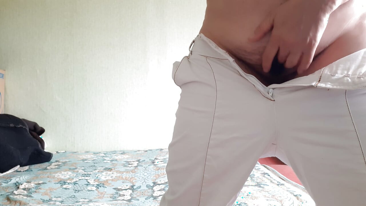 早上上班前，我激烈地自慰
