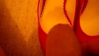 Mengisi kasut tumit tinggi merah jambu Kerry