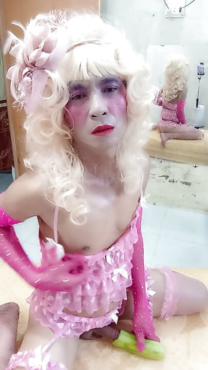 Η Oanh Le Shemale φοράει σέξι Selfie πορνό