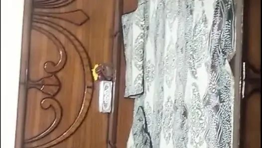 Seksi öğretmen oğlana seks öğretiyor