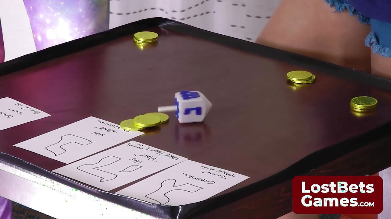스트립 Dreidel 각 히브리어 편지와 옷을 흘리는