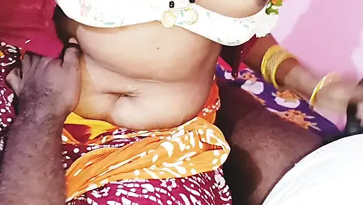 Pembicaraan kotor ibu tiri telugu dengan kain sree cantik india.