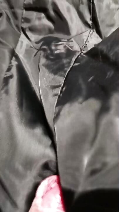 Jebi podstavu njezine pufer jakne