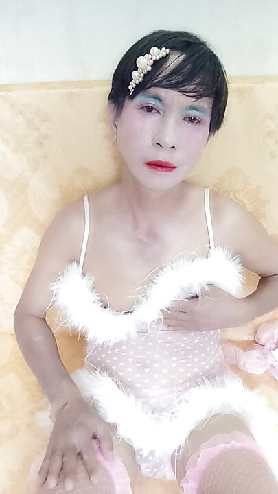 オアン・レ - セクシーなポルノプリンセスの格好をして - セルフィーが射精し、その後ペニスを喘ぐ
