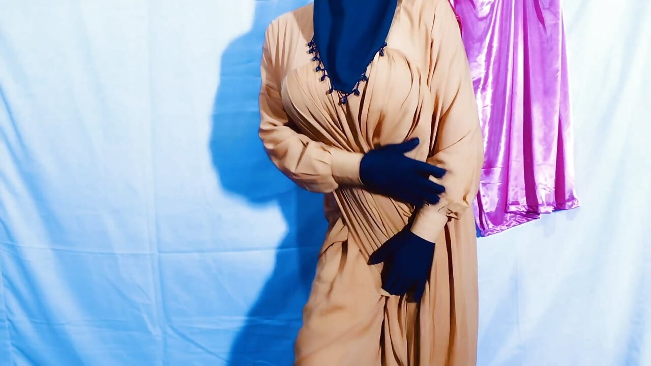 Pakistani Muslim Beauty Queen housewife