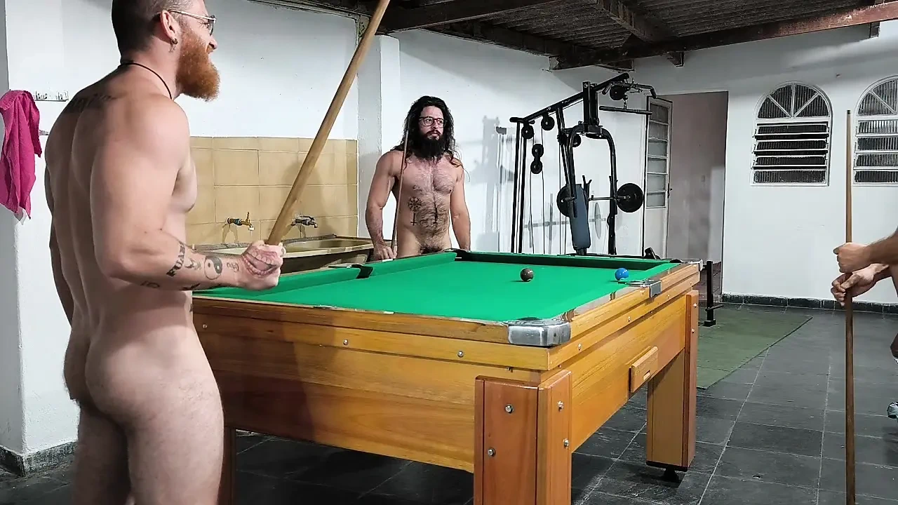 和朋友裸体玩耍