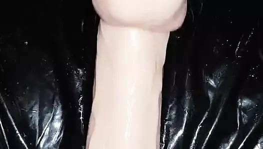 Büyük beyaz dildo sikiş makinesi eğlencesi