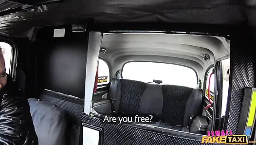 Female fake taxi - sopir wanita lagi asik nyepong dan ngentot kontol
