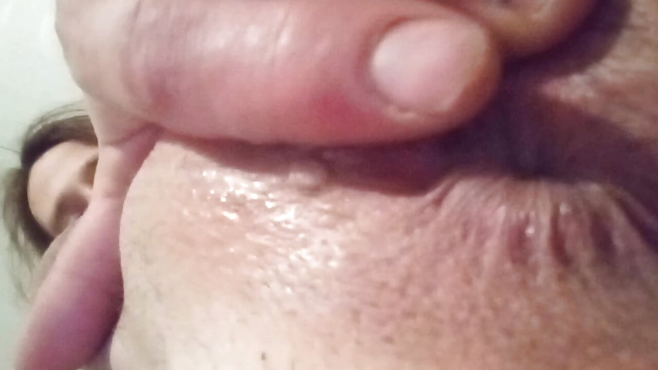 It's Blowing You Kisses... Kiss It Back