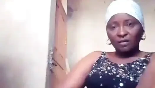 Sugar mama si cewek gemuk yang lagi sange berat saat lagi asik masturbasi