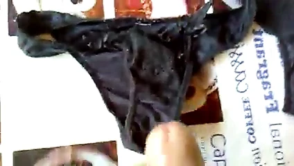 Gozando nas Calcinhas da Fernandinha