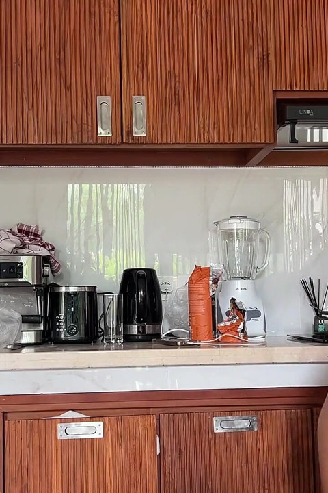 Hot Stepmommy in Bikini Woke Me up with a Special Breakfast POV