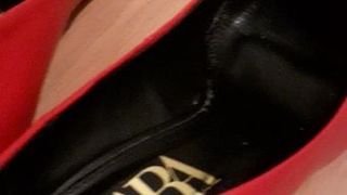 Nuevos zapatos puntiagudos rojos de gf follan rápido