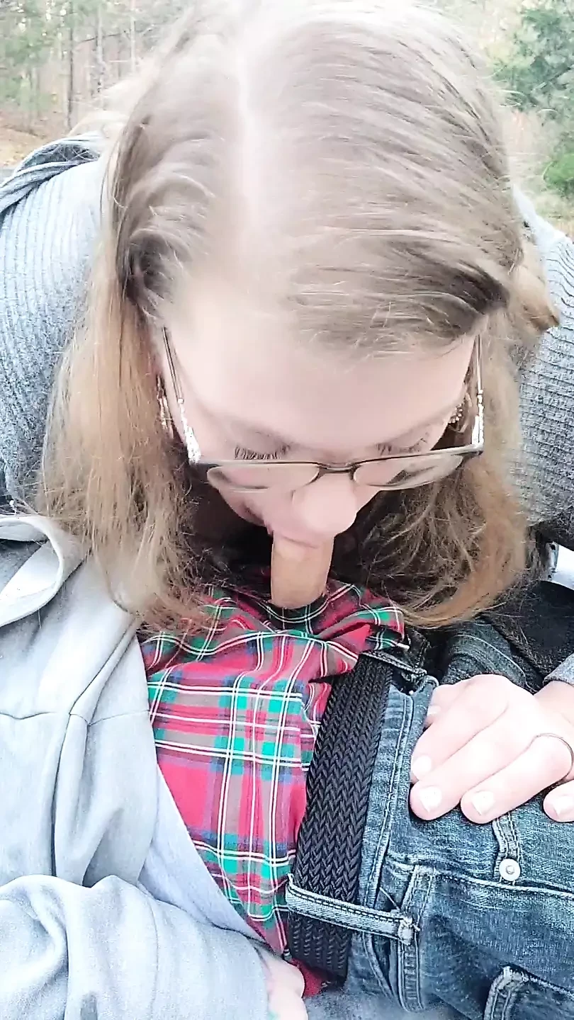 Chubby blonde in glasses gives skinny guy public deepthroat blowjob dick sucking in public outdoor on nature trail