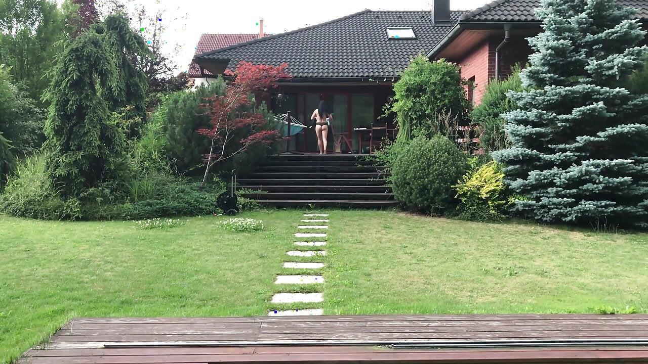 Lucia spuści przede mną gruby sok z cipki