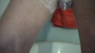 Mydlanie penisa i piłek