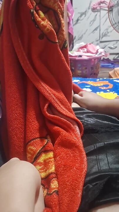 Prstoval svou manželku, dokud dosáhla orgasmu