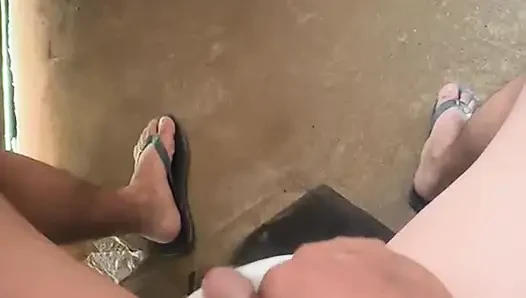 Senin için tüylü sosisimi okşuyor