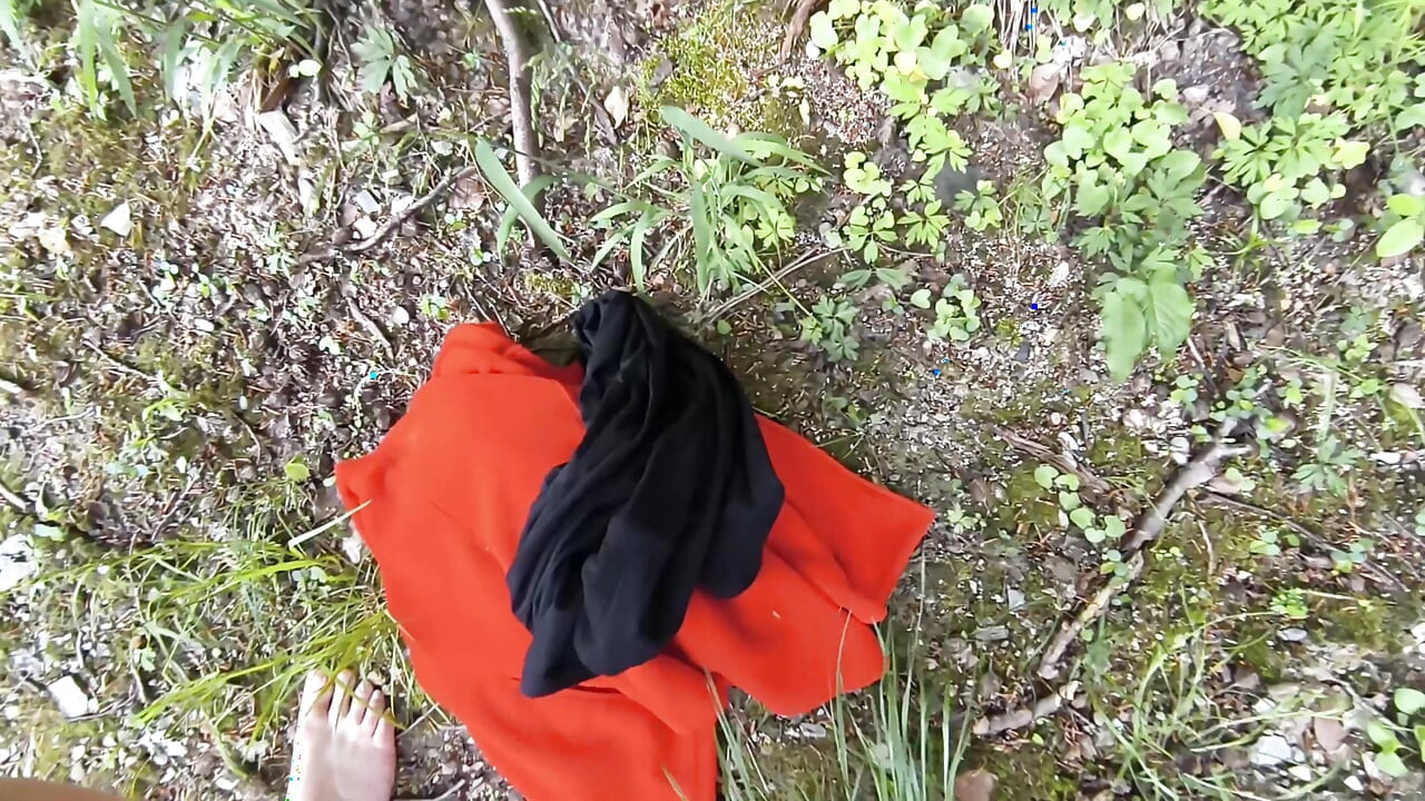 Tampar tetek bogel yang lengkap berhampiran jambatan kereta api