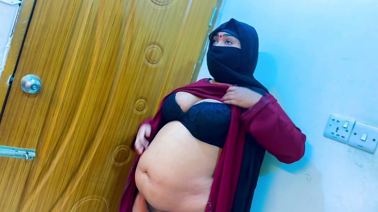 Empregada gostosa gosta de sexo depois do trabalho no escritório - empregada sexy muçulmana na Arábia Saudita
