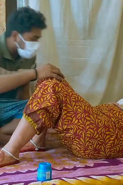 Horny Customer Gave Oil Massage and Fucked Desi Bhabhi Full Hard