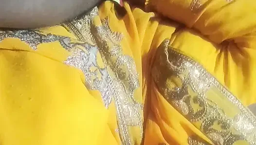 Desi Bhabhi Gave a Handjob and Then Got Her Ass Fucked