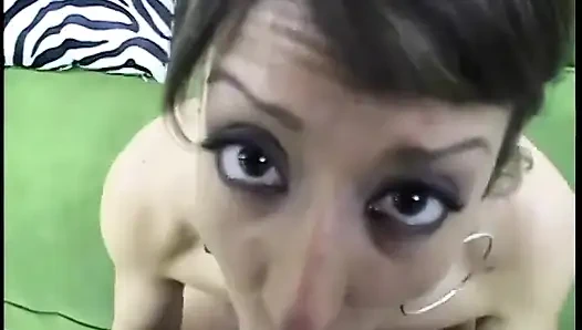 Cewek terangsang menikmati rasa af air mani hangat setelah blowie yang mengisap pikiran