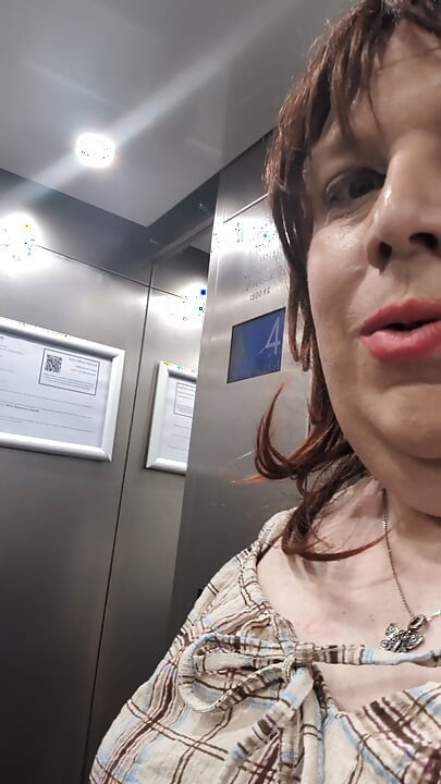 Kelli caught dressed in the elevator